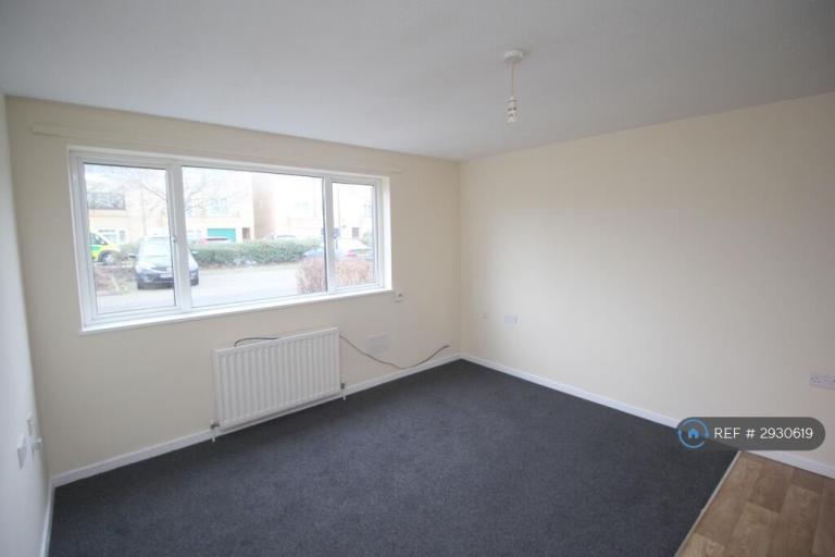 Flat Cleavers Avenue in Milton Keynes