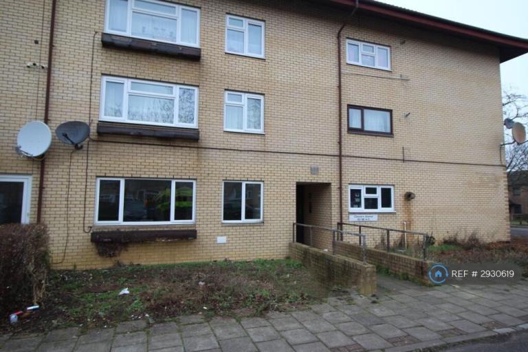 Flat Cleavers Avenue in Milton Keynes