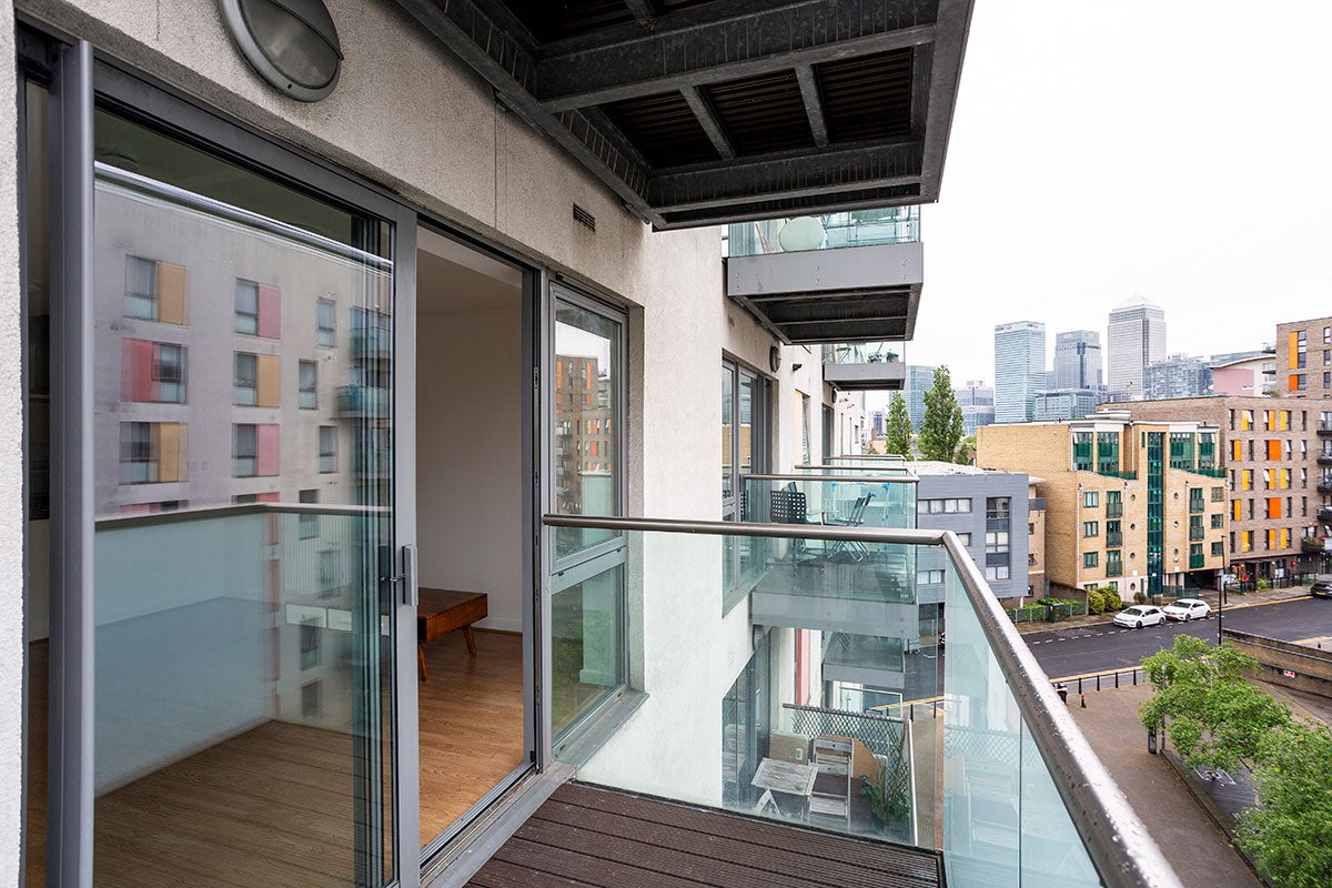 Flat Stainsby Road in London