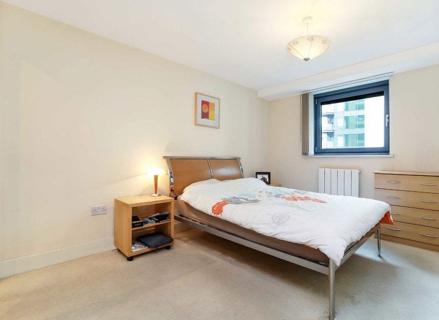 Flat Millharbour in Greater London