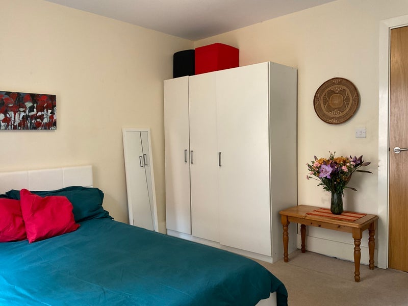 Room Berger Road in Greater London