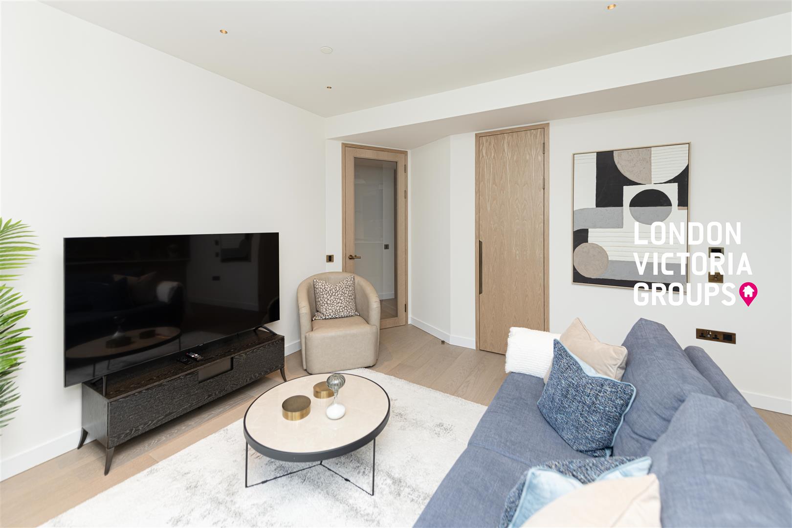 Flat Carnation Way in Greater London