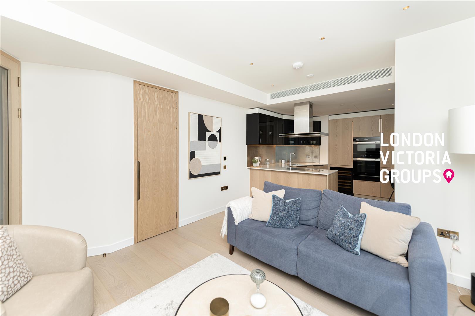 Flat Carnation Way in Greater London