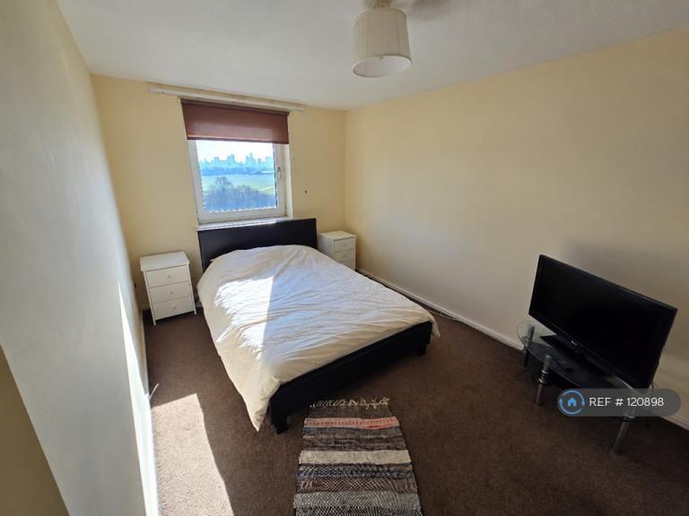 Flat Kersal Way in Salford