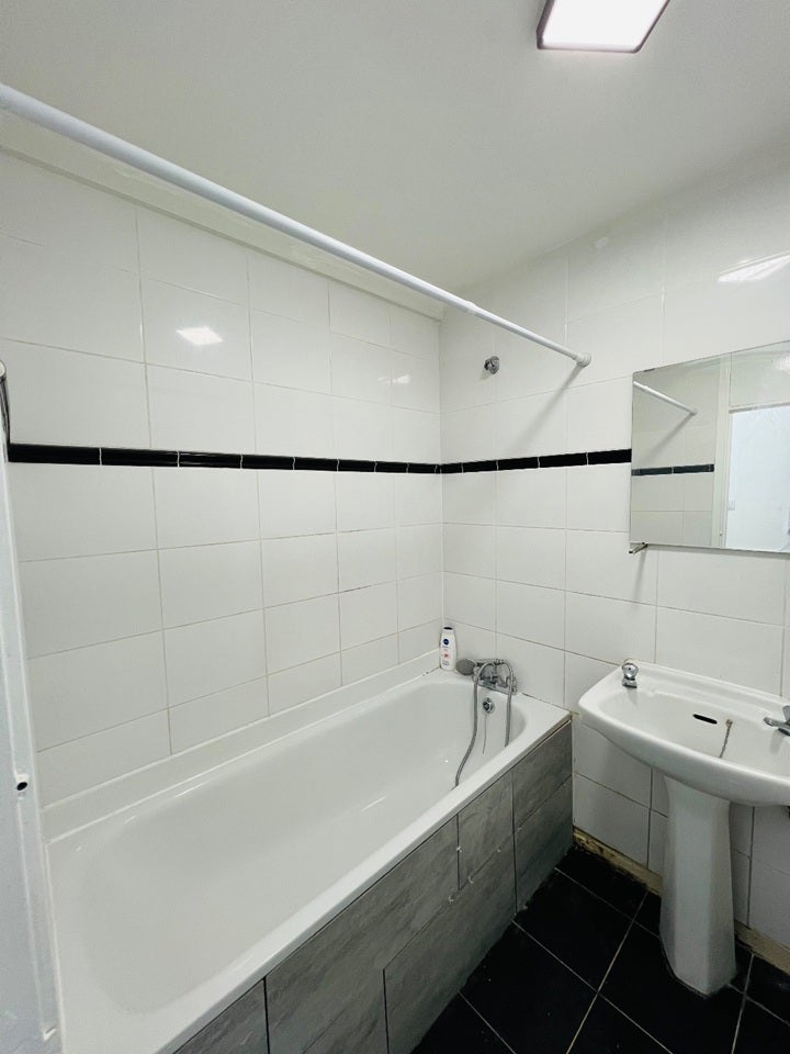 Flat Wellington Street in Greater London