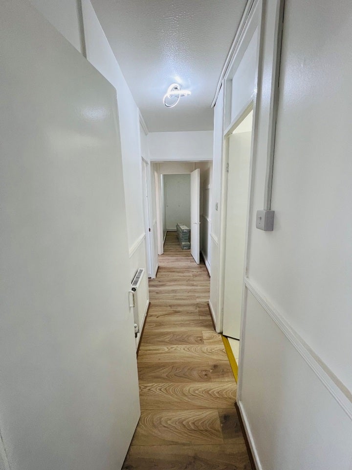 Flat Wellington Street in Greater London