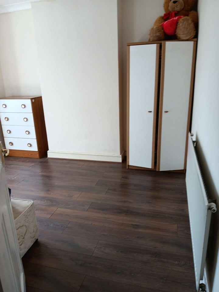Room Pemdevon Road in Greater London