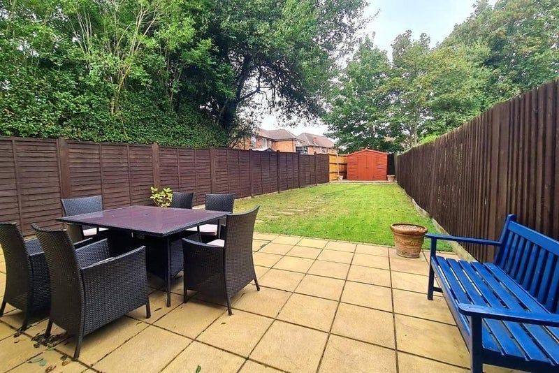 Room Newlands Road in Surrey Heath
