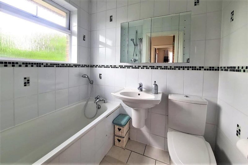 Room Newlands Road in Surrey Heath