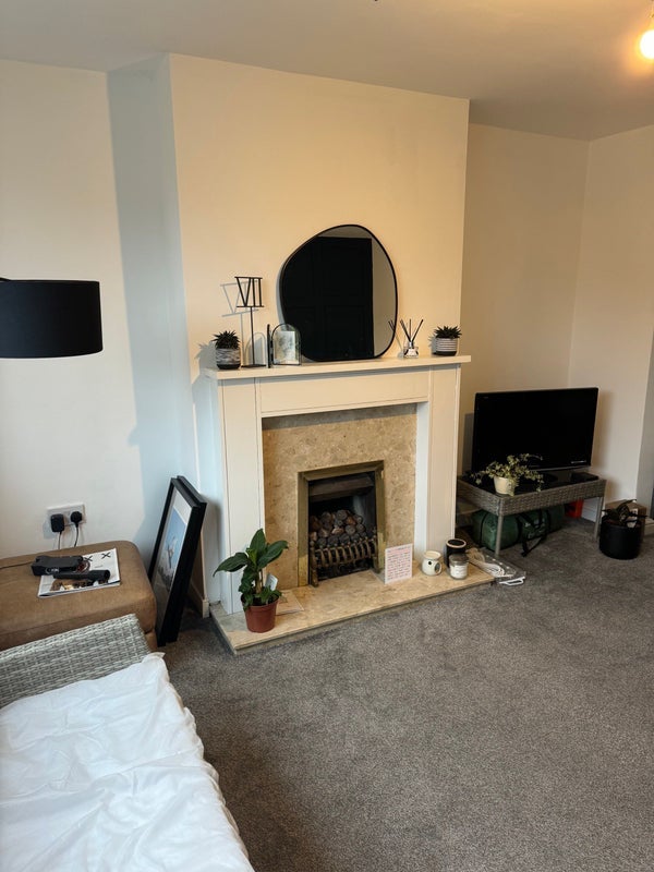 Room Denham Avenue in Coventry