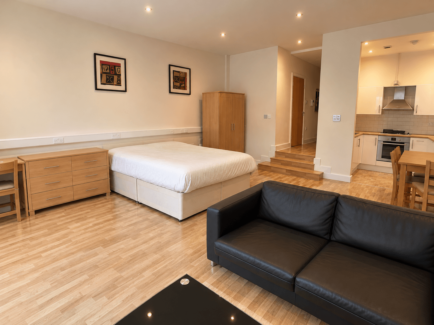 Flat Worcester Place in Swansea