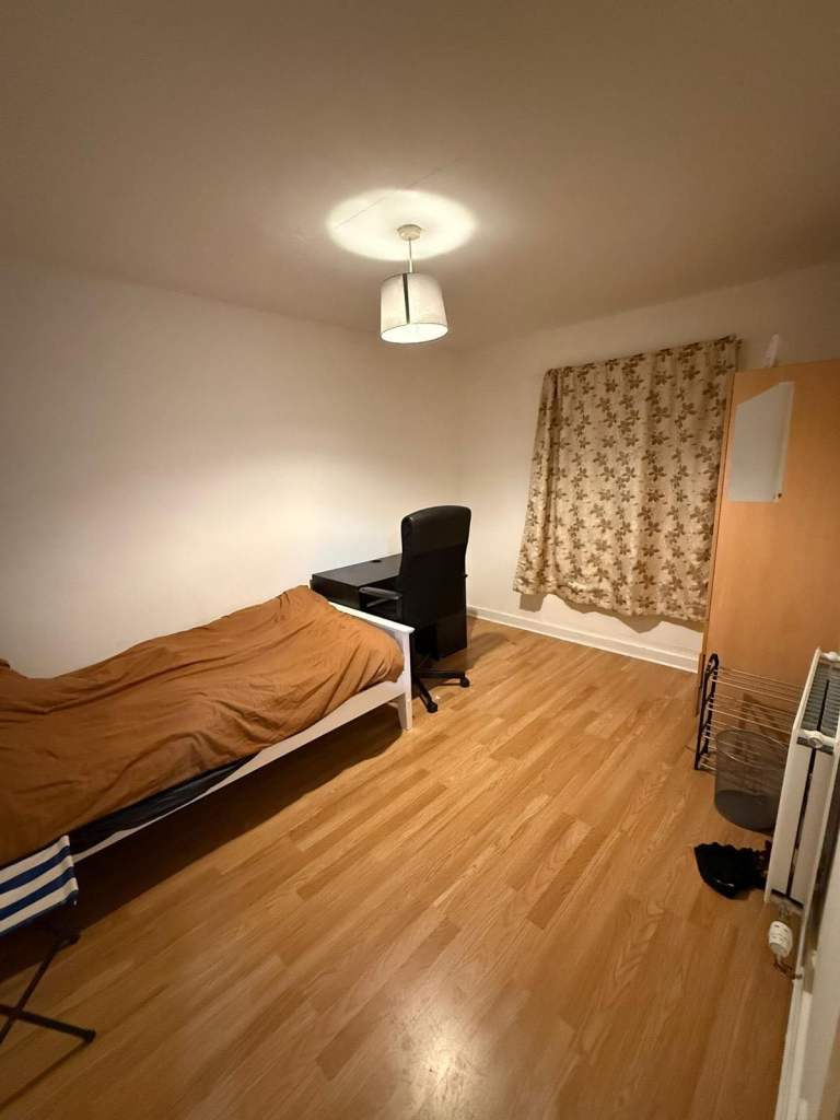 Flat Wardrop Street in Paisley