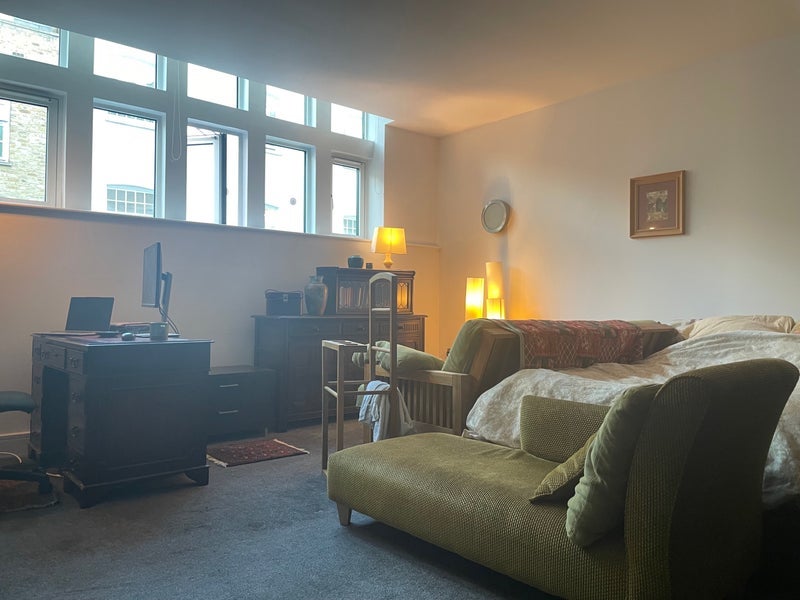 Room Bermondsey Street in Greater London