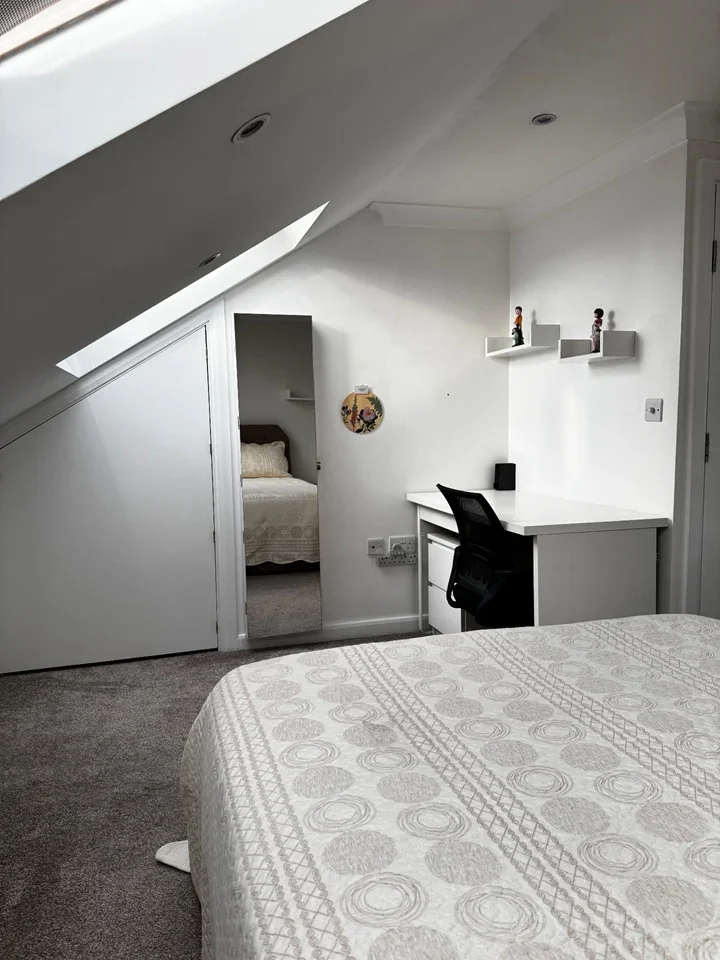 Room Langdale Gardens in Greater London