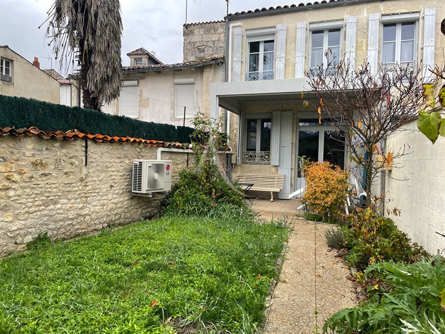 House Rue Pont-Amilion in Saintes