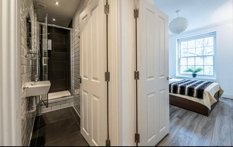 Room Kennington Park Road in Greater London