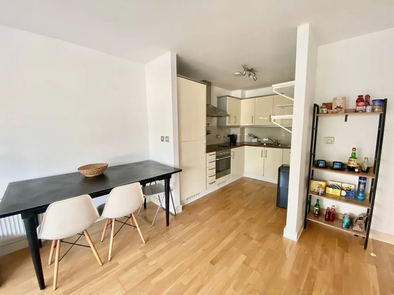 Flat Southern Row in Greater London