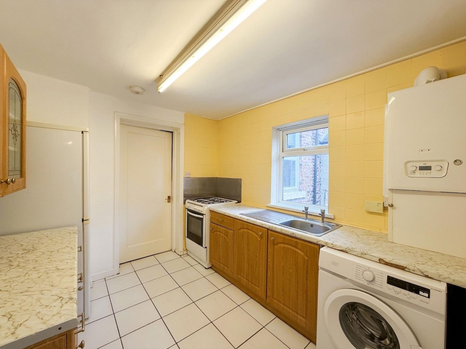 Flat Wingrove Avenue in Newcastle upon Tyne