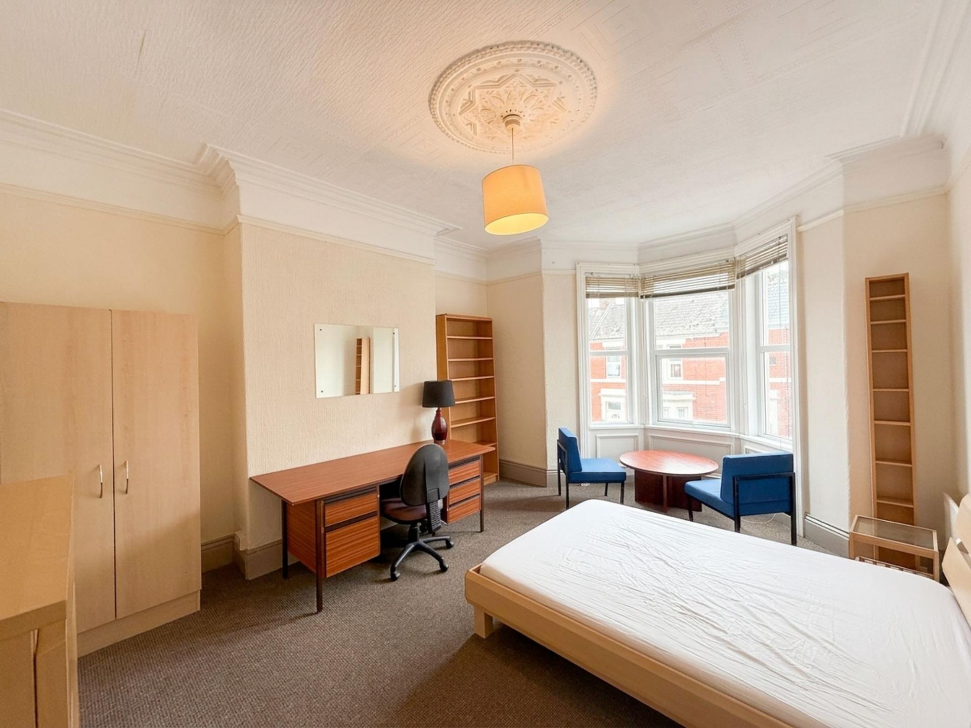 Flat Wingrove Avenue in Newcastle upon Tyne
