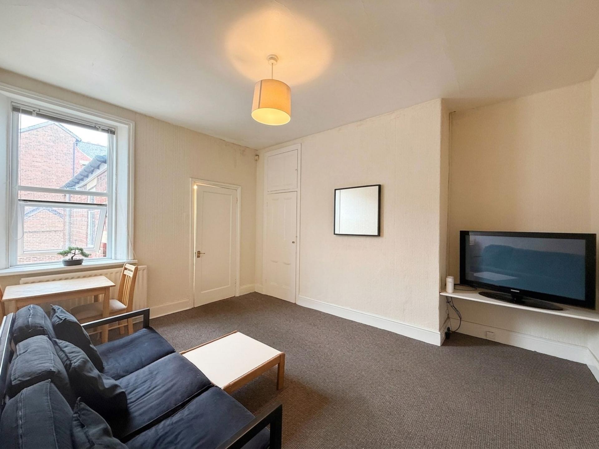 Flat Wingrove Avenue in Newcastle upon Tyne