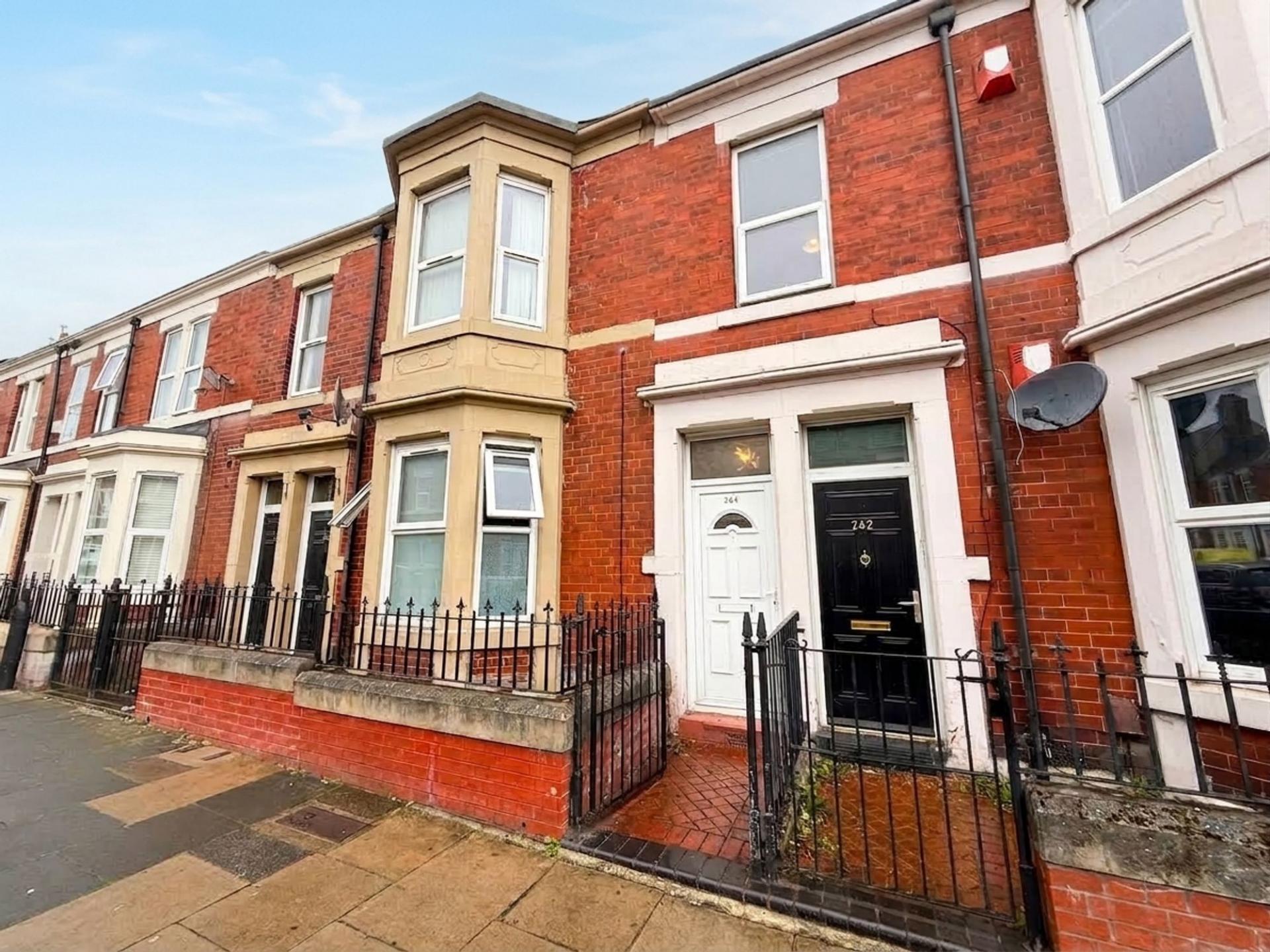 Flat Wingrove Avenue in Newcastle upon Tyne
