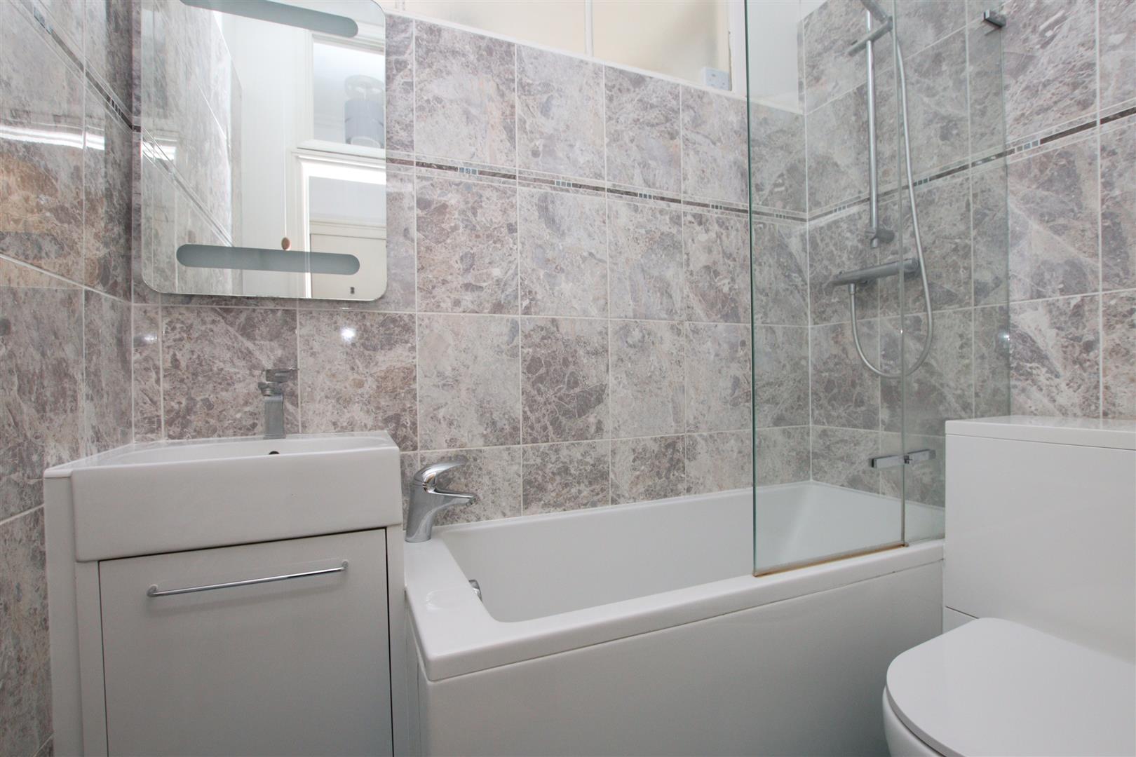 Flat Ashley Avenue in Bath