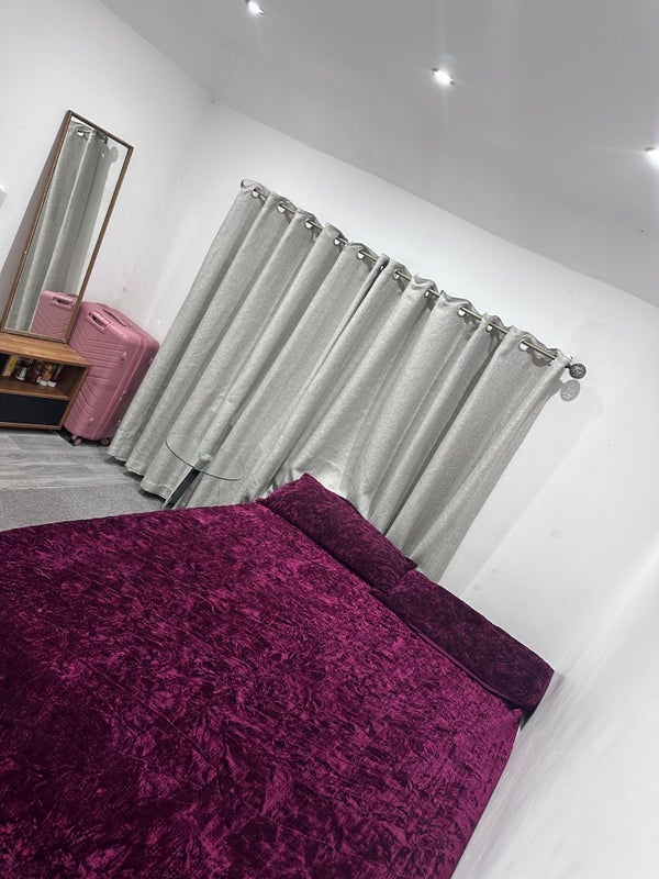 Room Mead Avenue in Slough