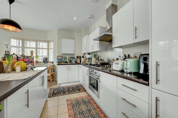Flat Poplar Road in Elmbridge