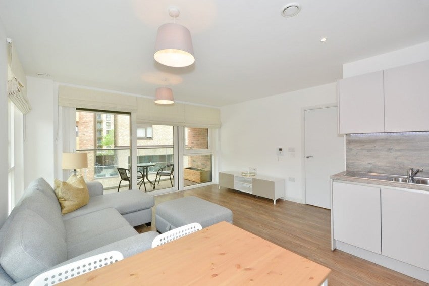 Flat Bailey Street in Greater London