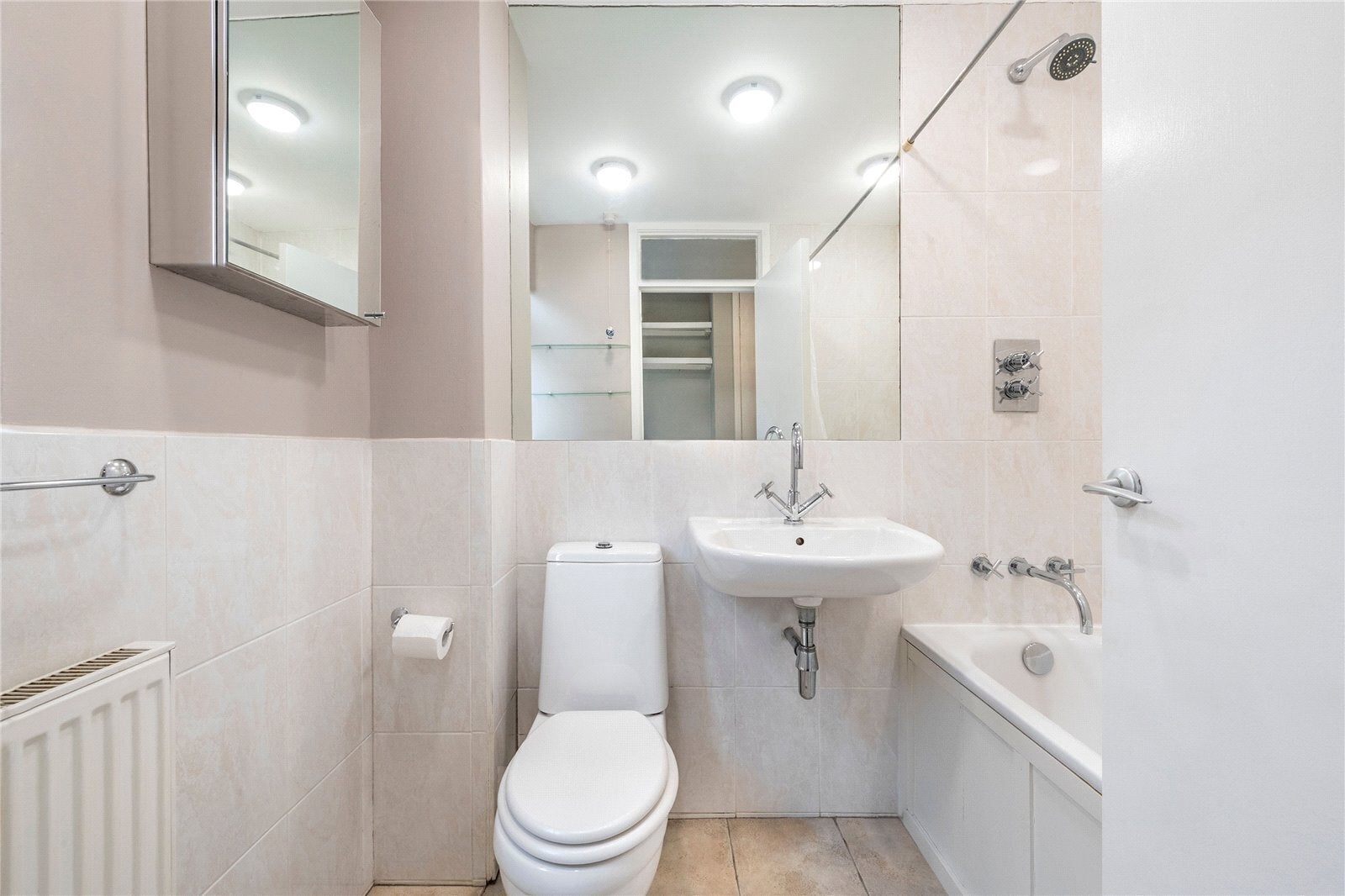 Flat Stanton Road in Greater London