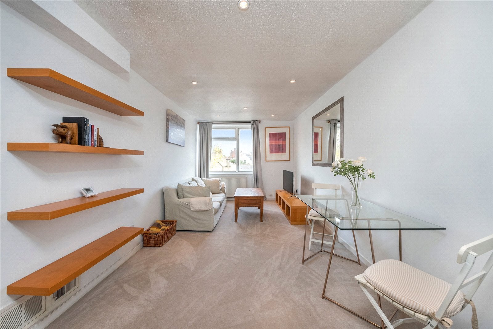 Flat Stanton Road in Greater London