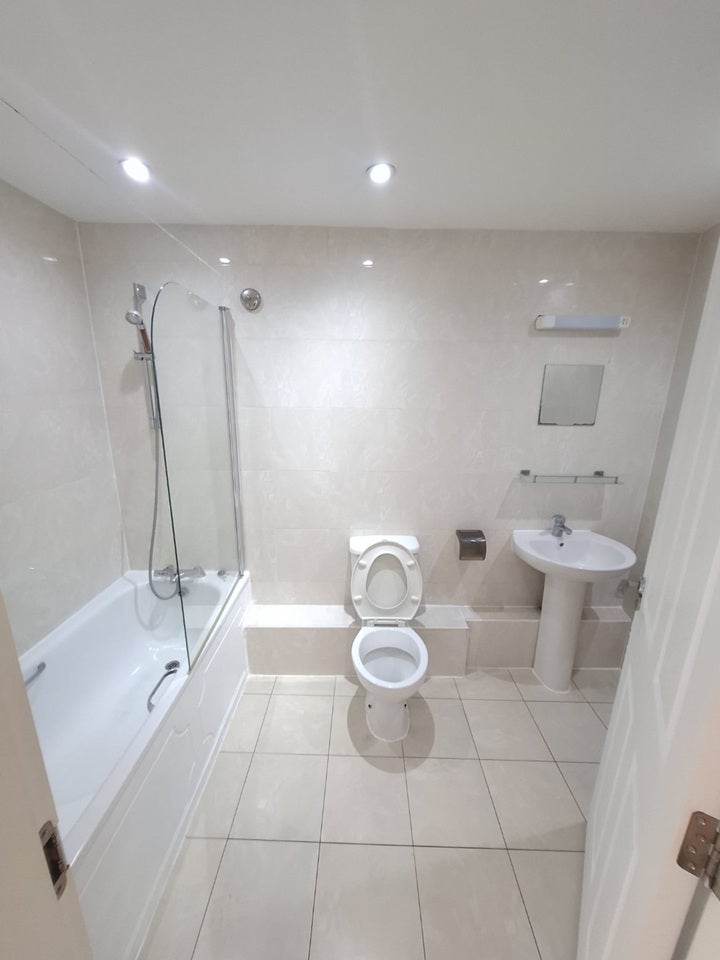 Flat Windsor Close in Greater London