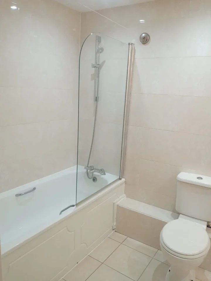 Flat Windsor Close in Greater London