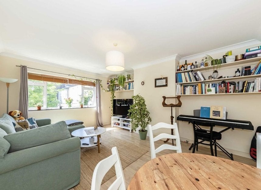 Flat St Albans Road in Greater London
