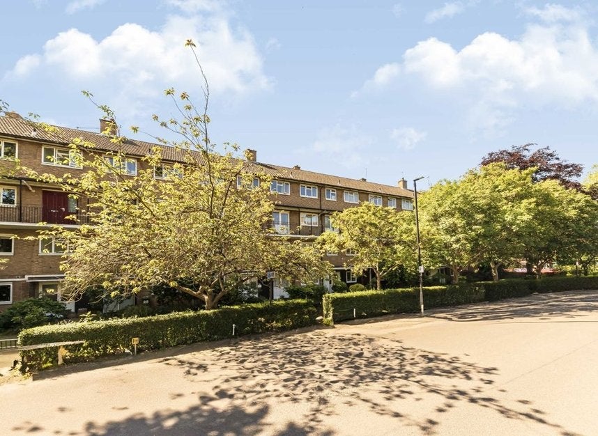 Flat St Albans Road in Greater London