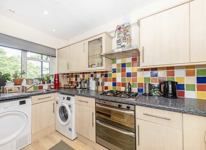 Flat St Albans Road in Greater London