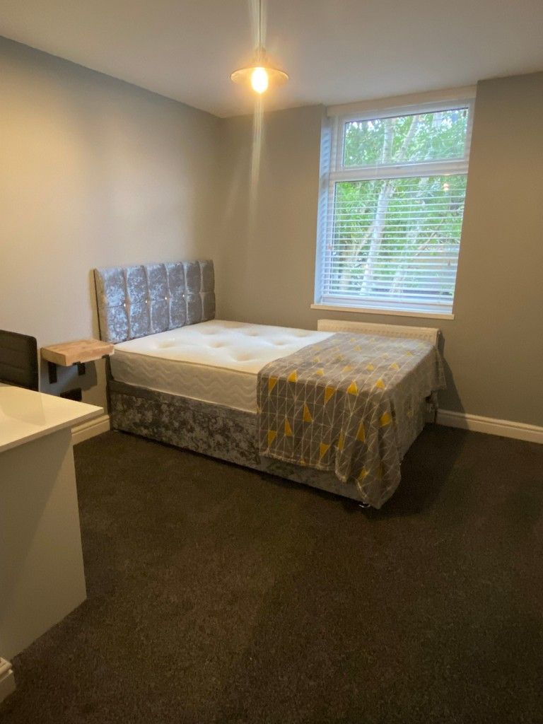 Room Hinderwell Street in Hull
