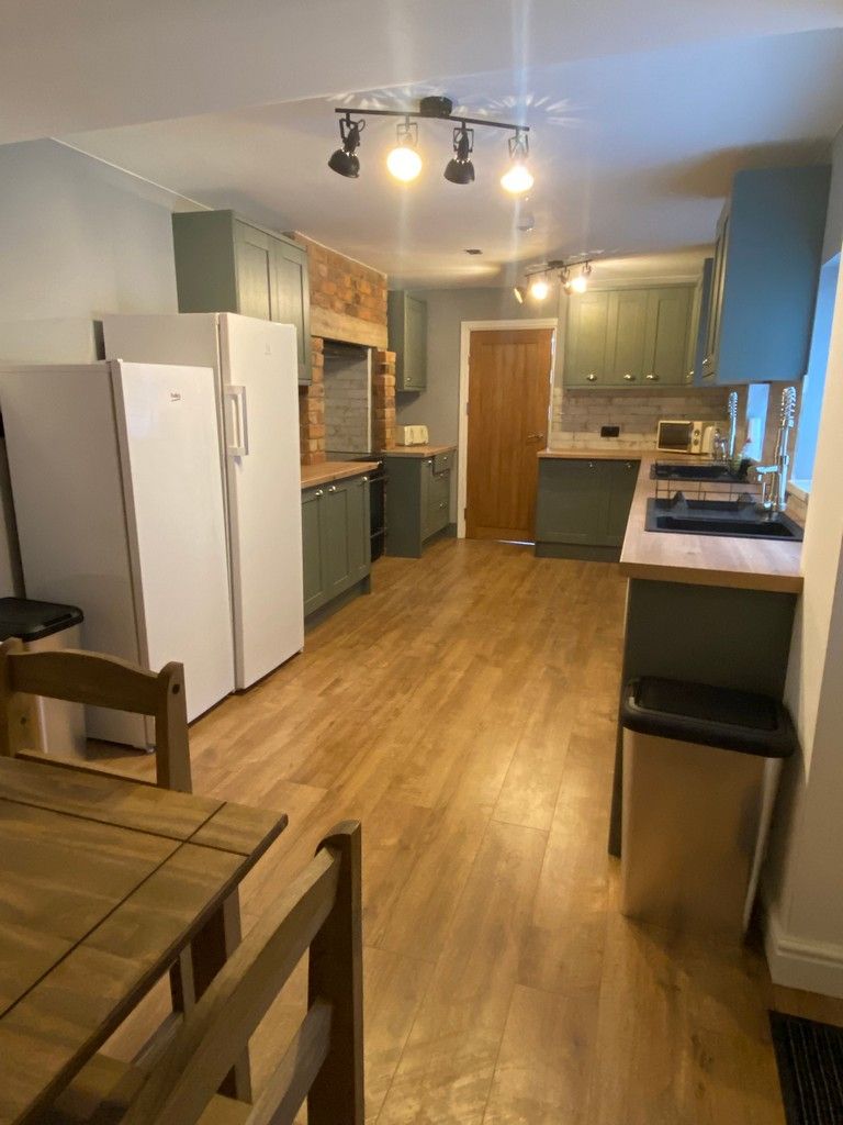 Room Hinderwell Street in Hull