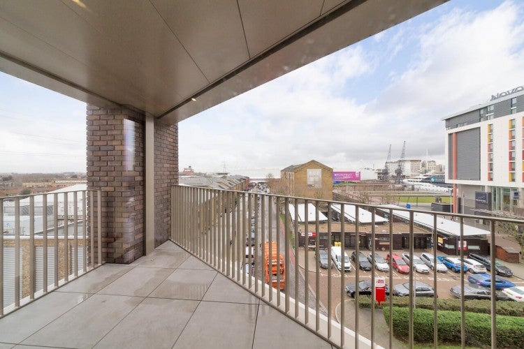 Flat Western Gateway in Greater London