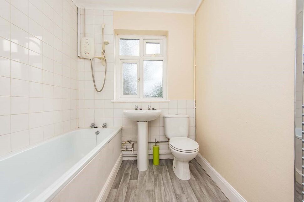 Flat Hanworth Road in Greater London
