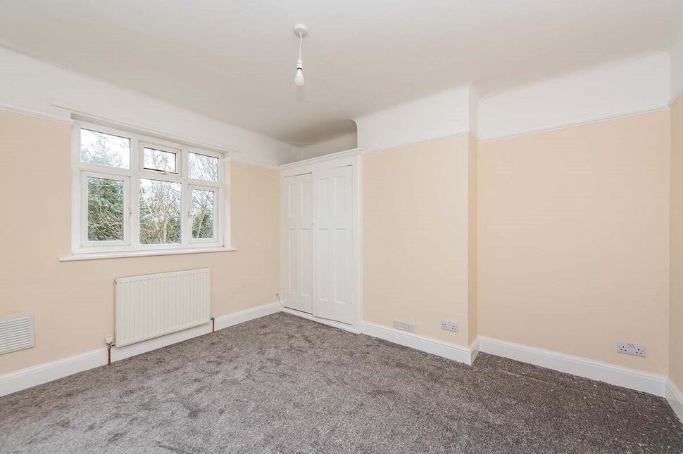 Flat Hanworth Road in Greater London