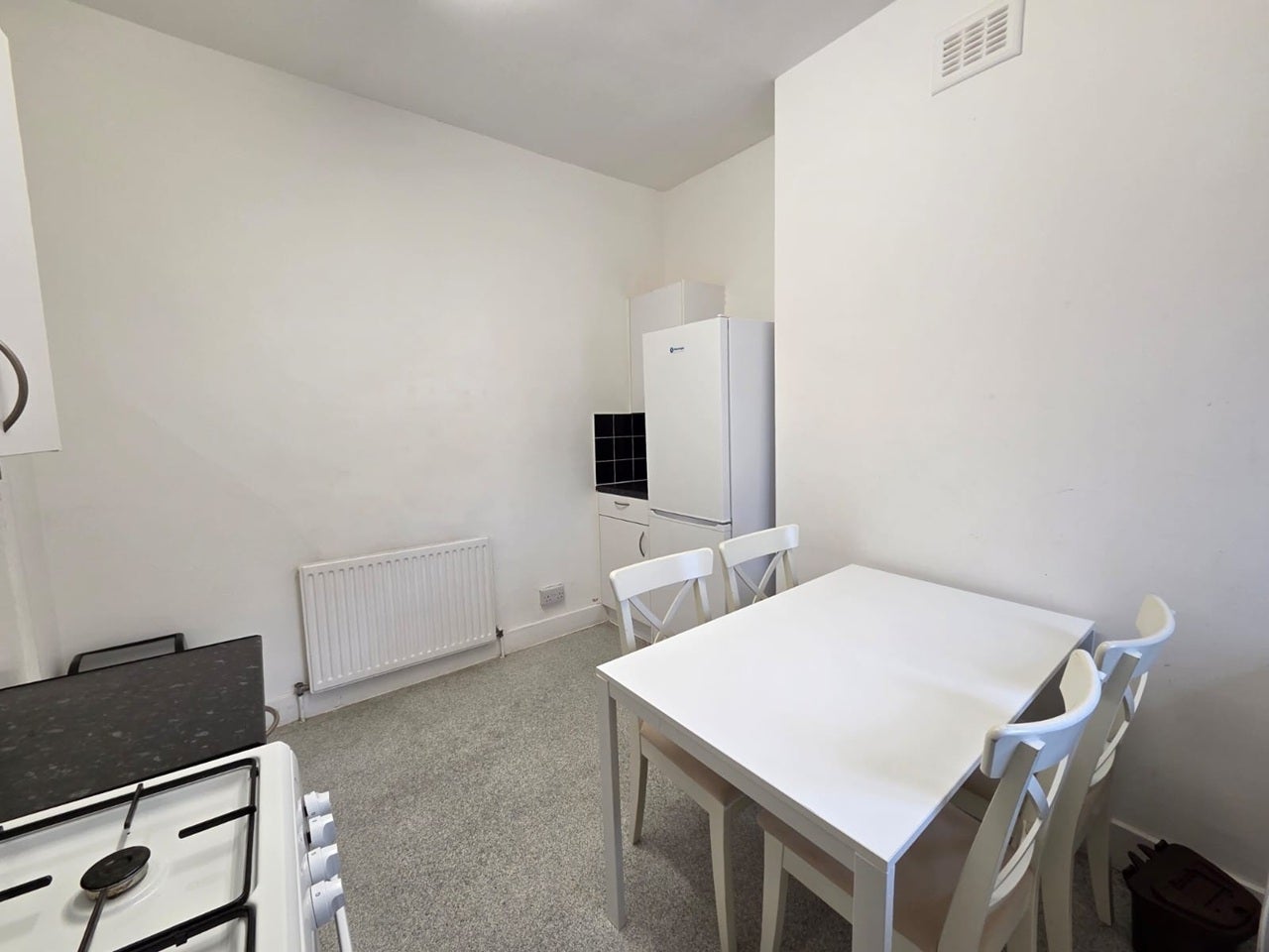 Flat Goodall Road in Greater London