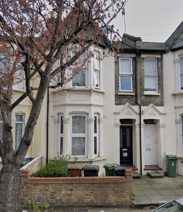 Flat Goodall Road in Greater London