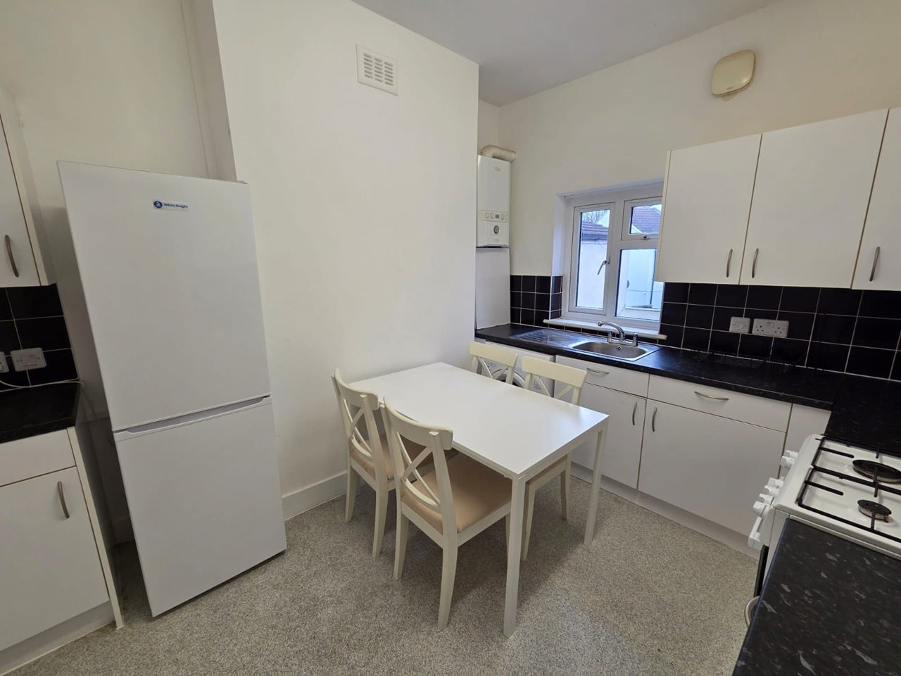 Flat Goodall Road in Greater London