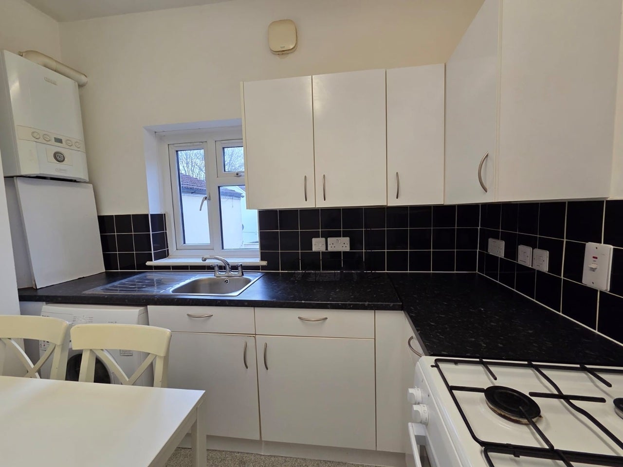 Flat Goodall Road in Greater London