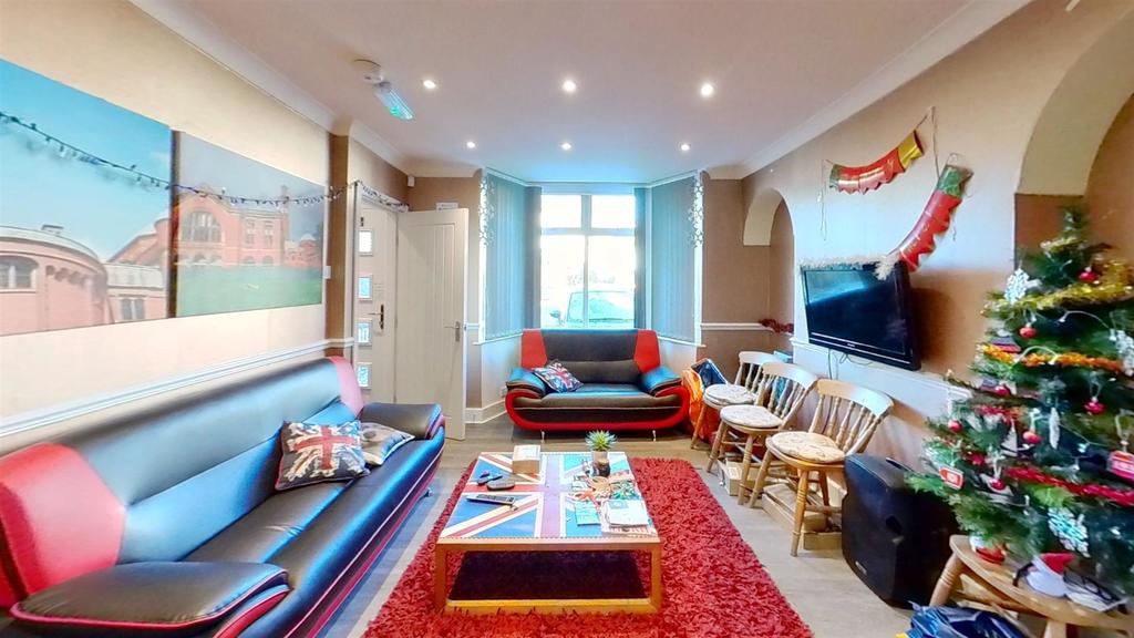 Flat Tealby Grove in Birmingham