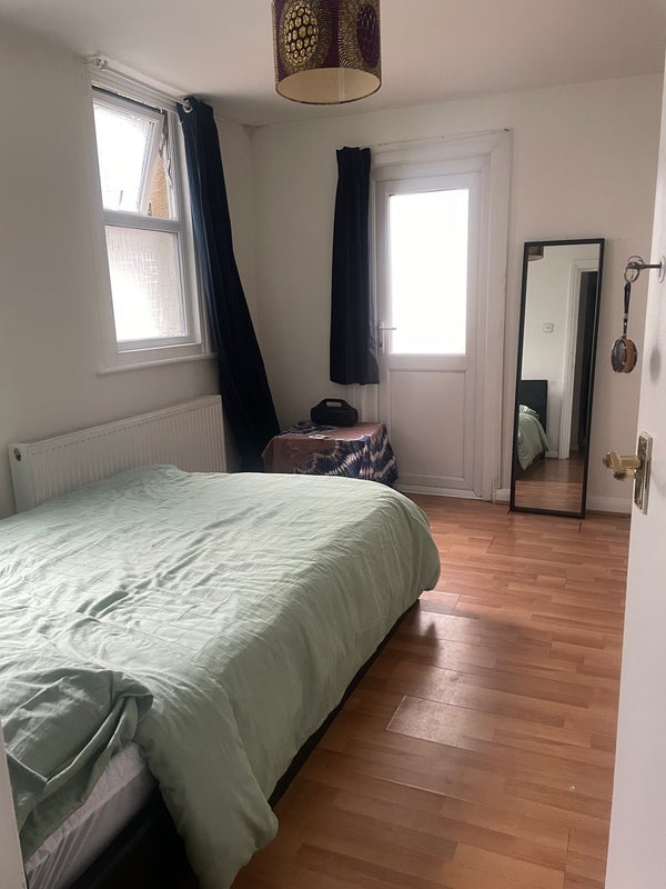 Room Brigstock Road in Greater London