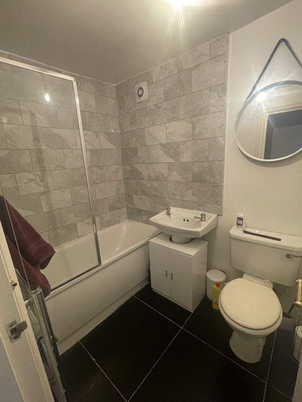 Room Brigstock Road in Greater London