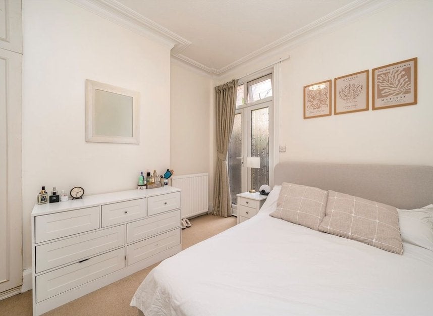 Flat Kings Road in Greater London
