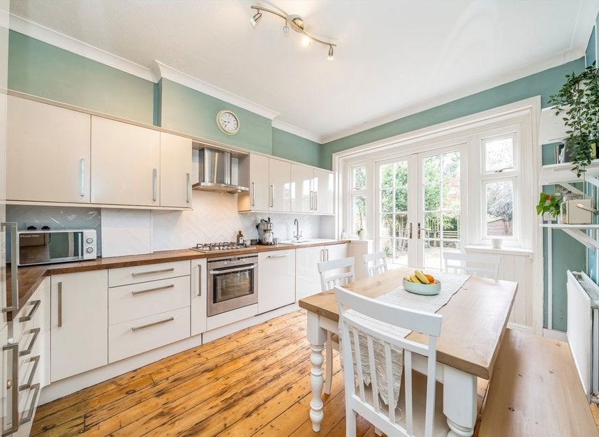 Flat Kings Road in Greater London